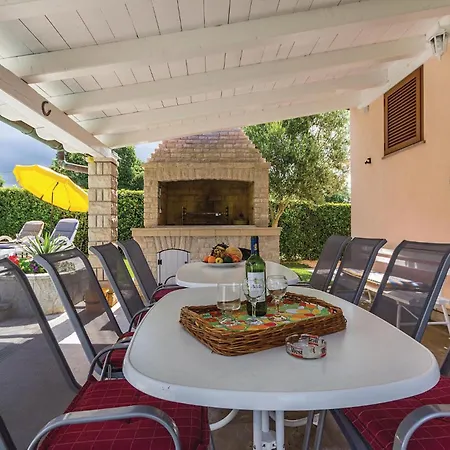 Vikendica In With Wifi Pula